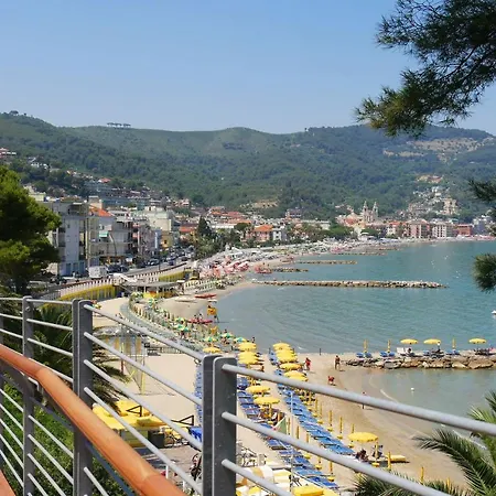 Apartment La Vie Enchanting Sea View - Happy