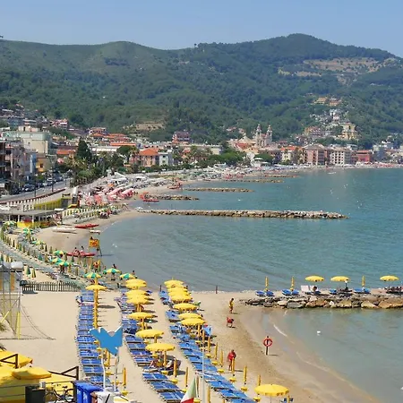 Apartment La Vie Enchanting Sea View - Happy Alassio