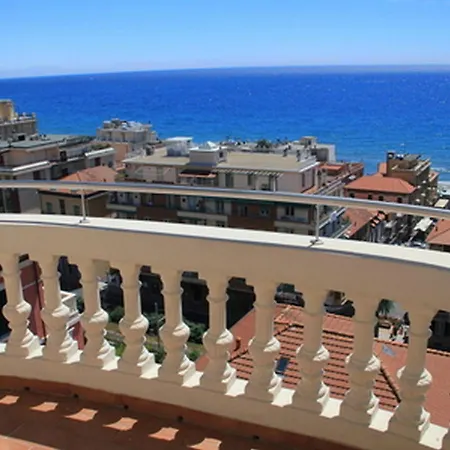 La Vie Enchanting Sea View - Happy Апартаменти *